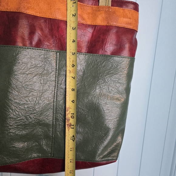 Recycled bus seats tote - Picture 3 of 12